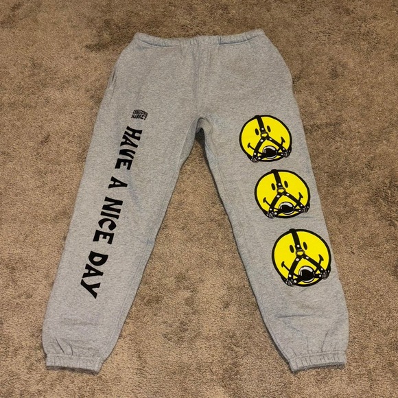 CHINATOWN‎ MARKET X DOLLS KILL SMILEY GAG SWEATPANTS SZ LG - Picture 1 of 9